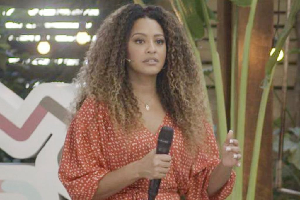 sol (sheron menezzes) assustada no é de casa em vai na fé