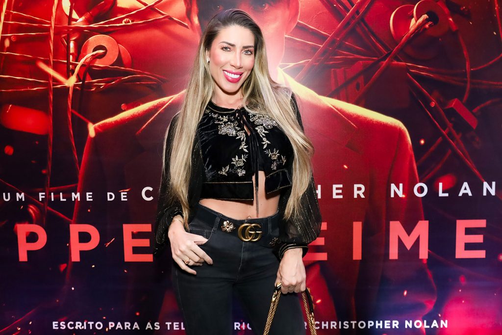 Tati Minerato curtiu a pré-estreia do filme Oppenheimer