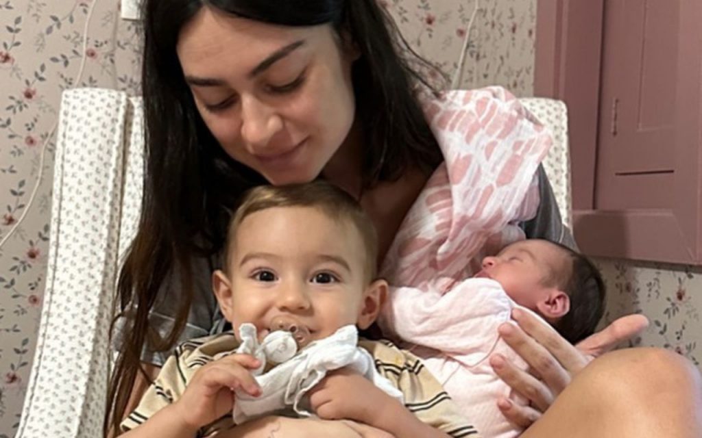 Thaila Ayala com os filhos, Francisco e Tereza 