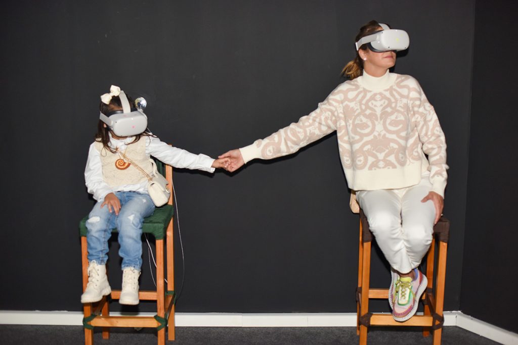 Ticiane Pinheiro e Manuella curtiram sala de realidade virtual