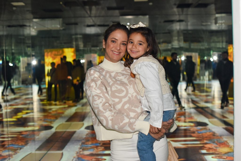 Ticiane Pinheiro posou com a filha Manuella