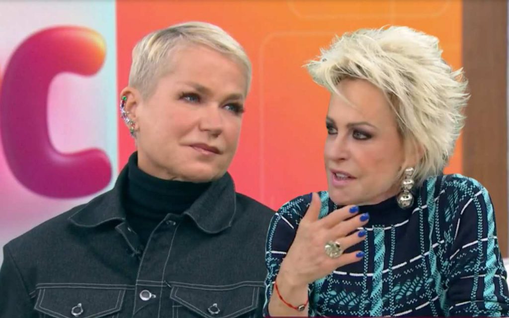 Xuxa conversando com Ana Maria Braga no programa "Mais Você"