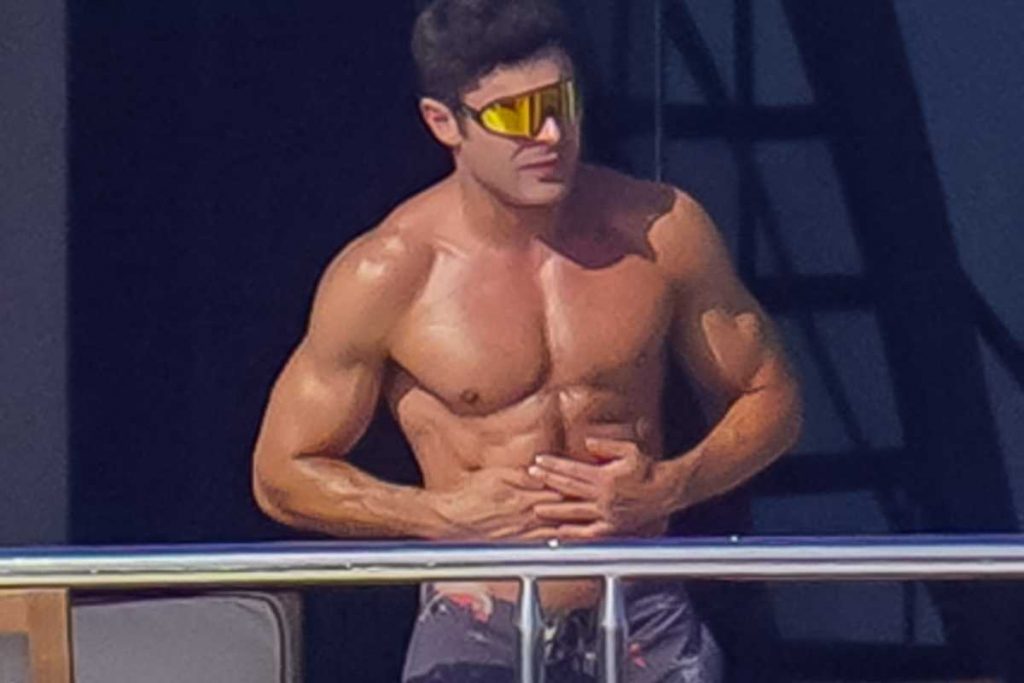Zac Efron exibindo corpão musculoso em iate de luxo na França