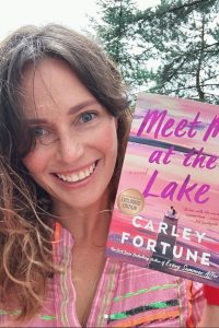 Carley Fortune, autora do best seller "Meet Me at the Lake"