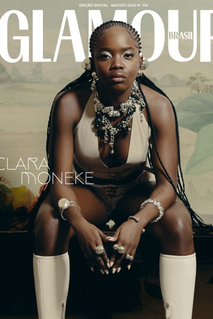 Clara Moneke na capa da edição digital da revista Glamour de agosto