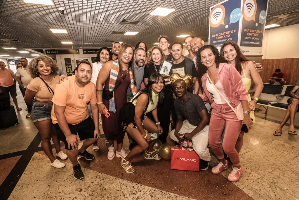 A cantora fez questão de posar com os admiradores