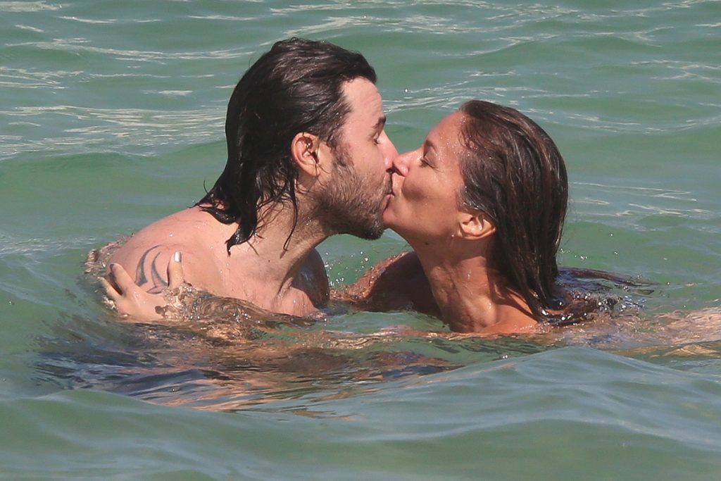 Ellen trocou muitos beijos com o namorado