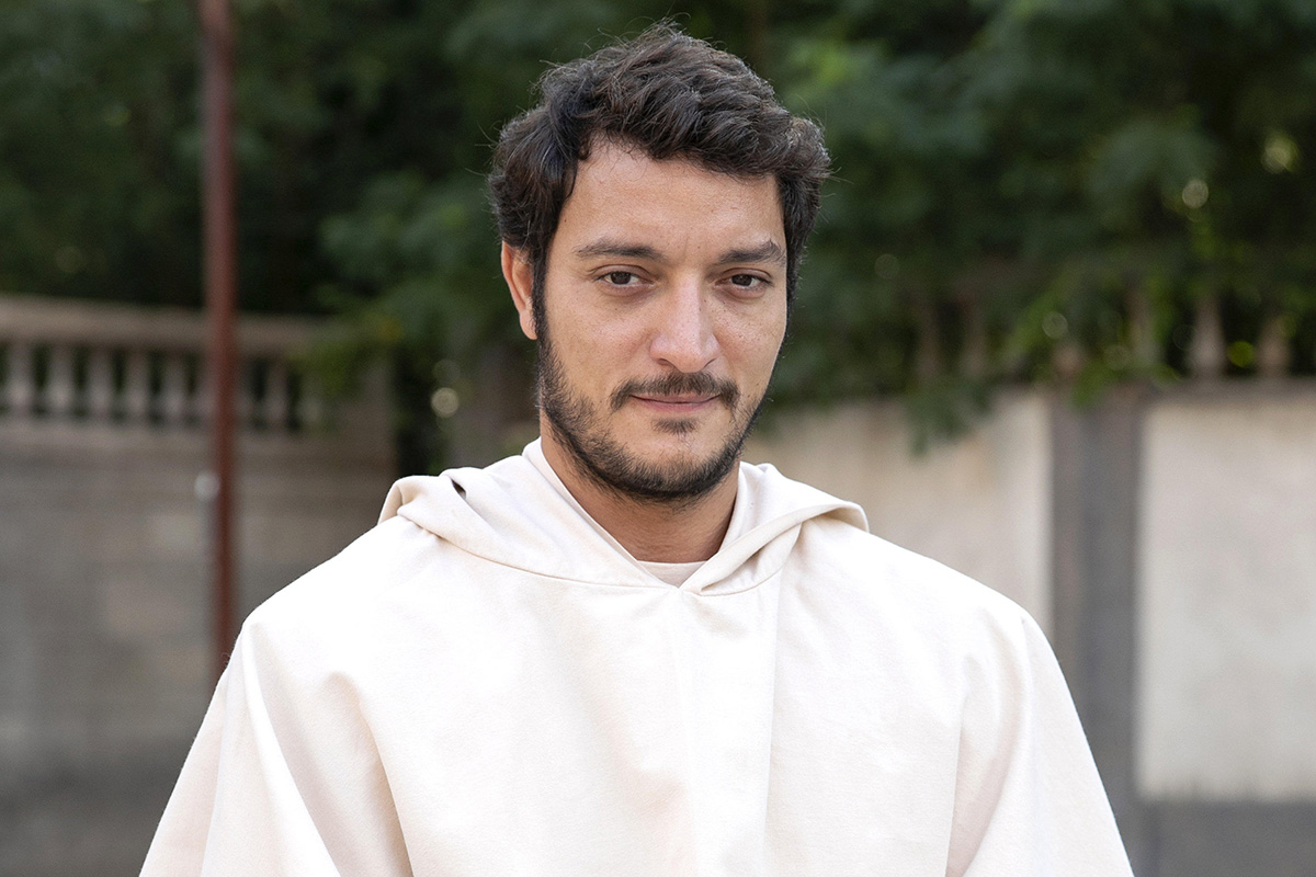 Amor Perfeito Frei João recebe ajuda