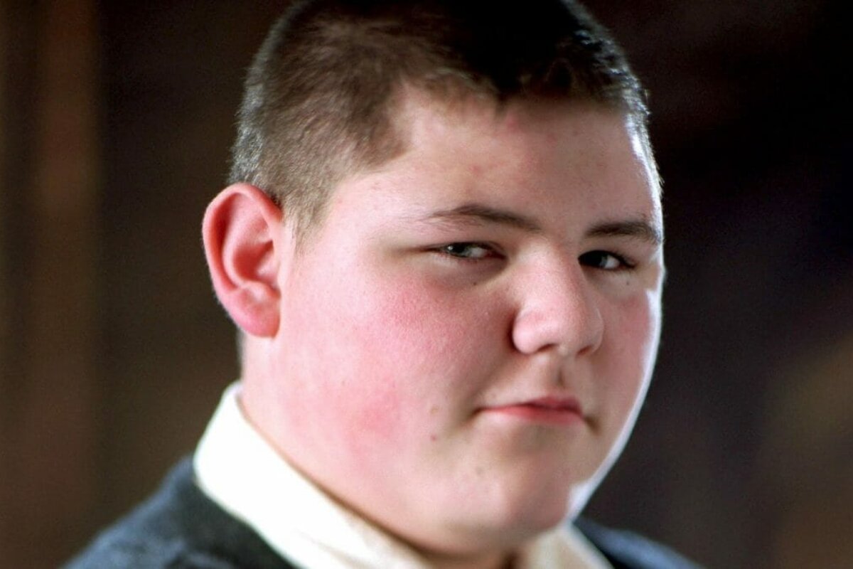 Jamie Waylettt, de 'Harry Potter', impressiona com aparência diferente