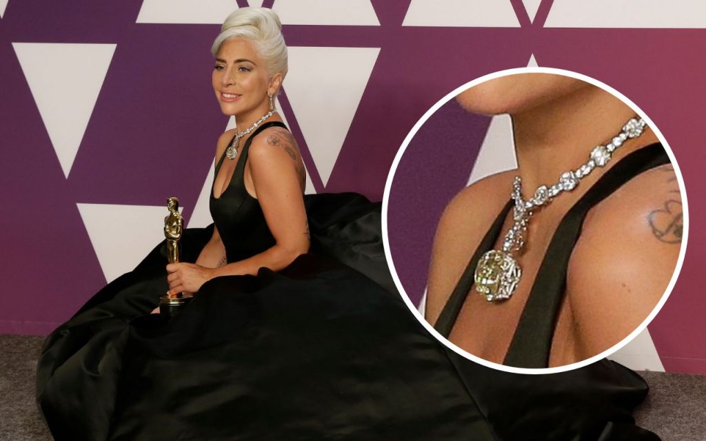 Lady Gaga no Oscar 2019, usando joias avaliadas em US$ 30 milhões (R$ 154 milhões).