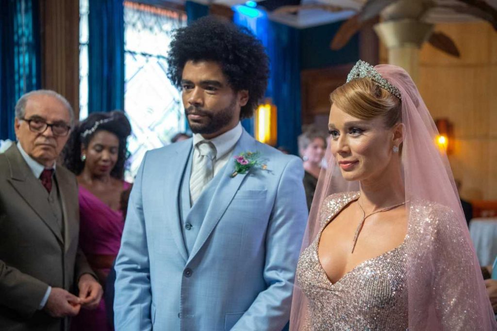 Gilda (Mariana Ximenes) e Orlando (Diogo Almeida) se casando em Amor Perfeito