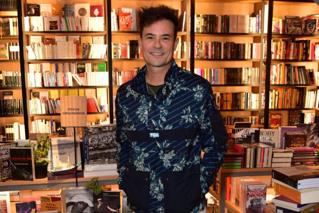 Paulinho Vilhena em livraria
