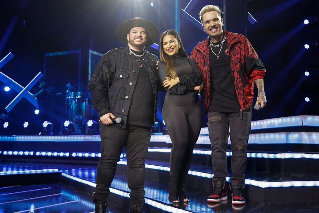 Simone Mendes posou ao lado de Felipe e Rodrigo