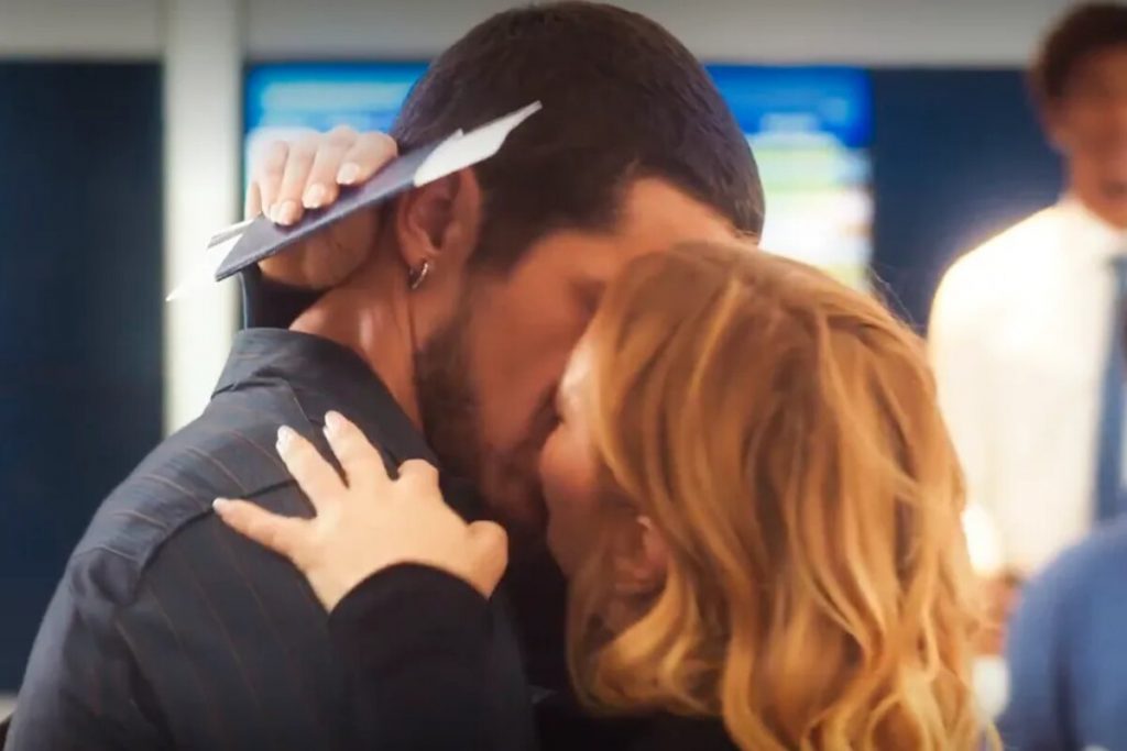 Vai na Fé - Lui Lorenzo (José Loreto) beijando Lumiar (Carolina Dieckmann)