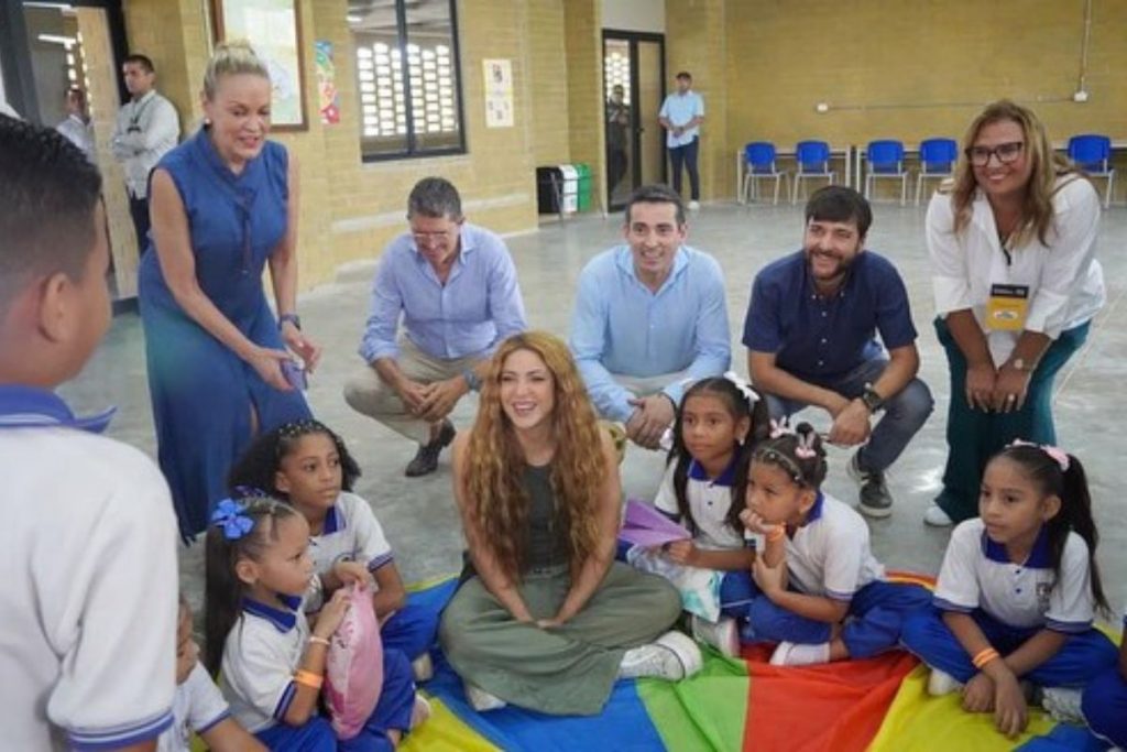 Shakira inaugura novo colégio de sua fundação em Barranquilla (2)