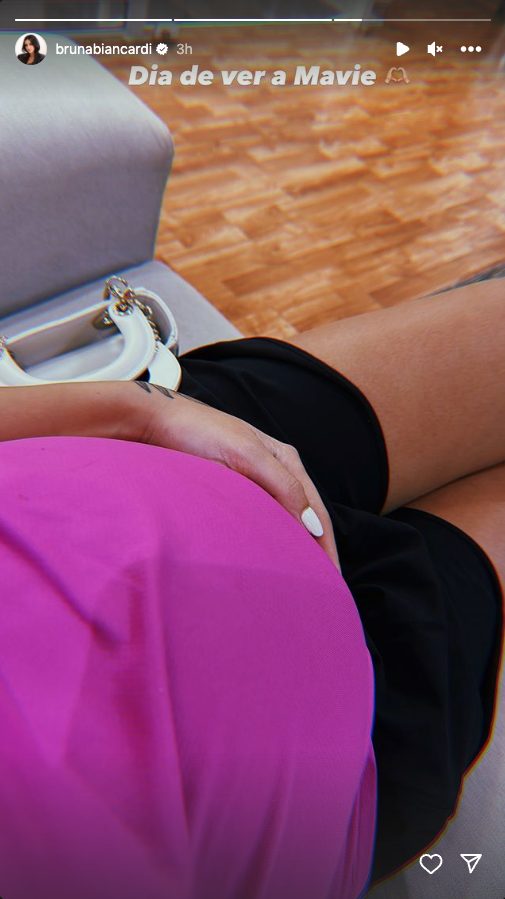 Bruna Biancardi mostra barriga grávida