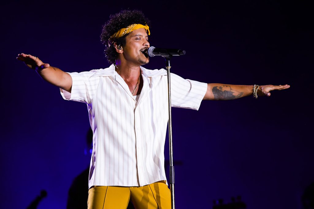Bruno Mars cantou os seus principais sucessos