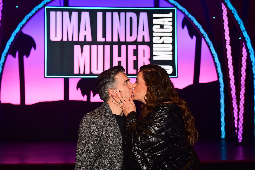 Claudia Raia e Jarbas Homem de Mello trocaram muitos beijos