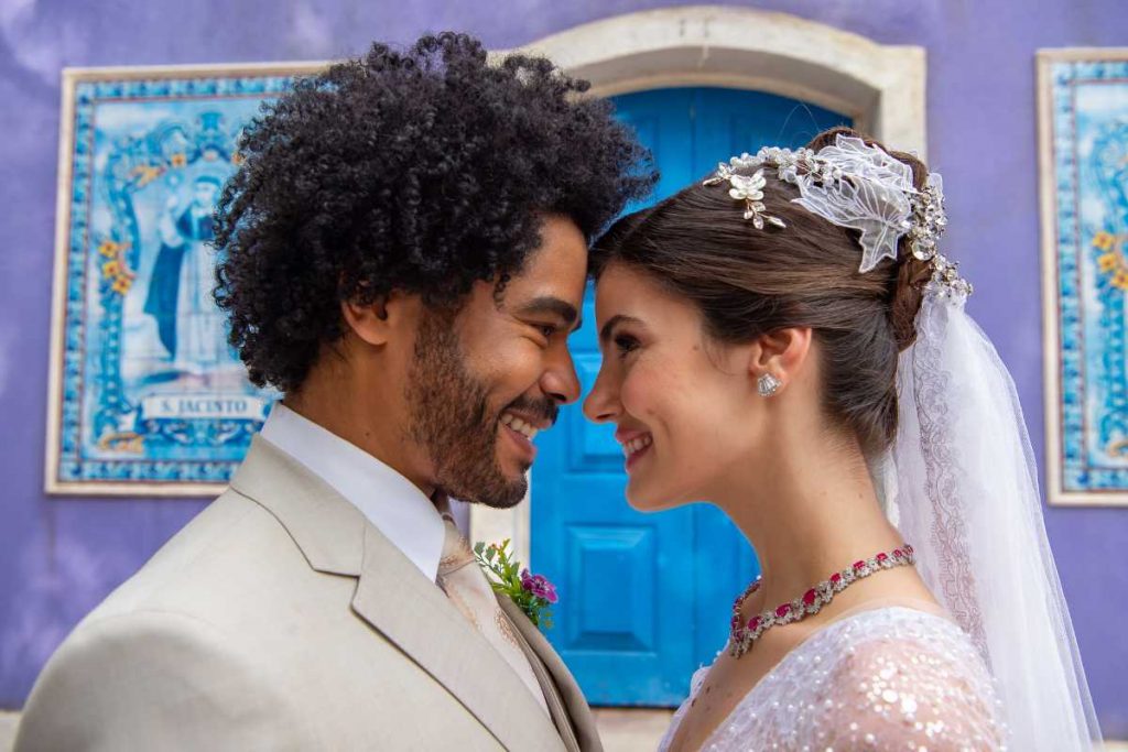 Marê (Camila Queiroz) se casando com Orlando (Diogo Almeida) em "Amor Perfeito"