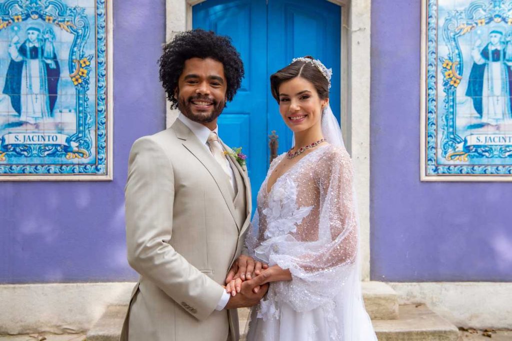 Marê (Camila Queiroz) se casando com Orlando (Diogo Almeida) em "Amor Perfeito"