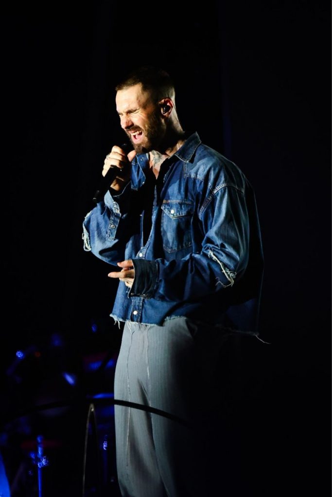 Adam Levine, do Maroon 5, se apresenta no The Town