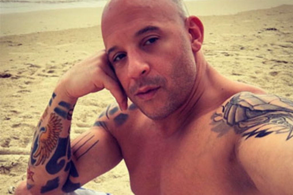 Vin Diesel faz selfie na praia