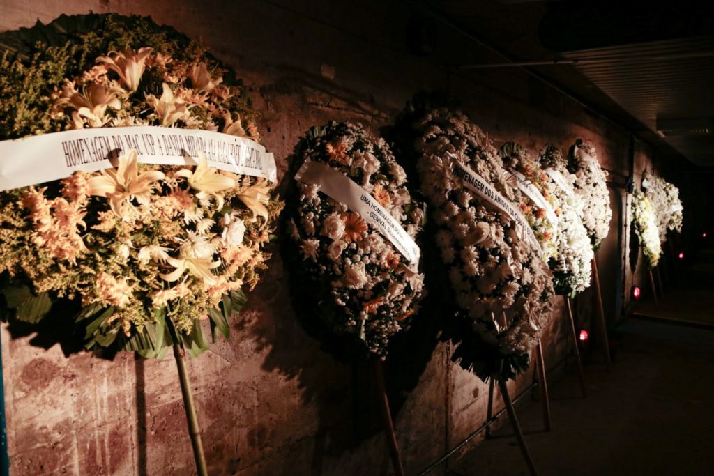 Coroa de flores em homenagem a Danilo Miranda