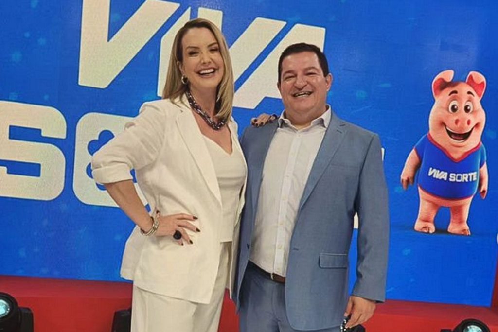 Alessandra Scatena e Renato Ambrósio no palco de Viva Sorte