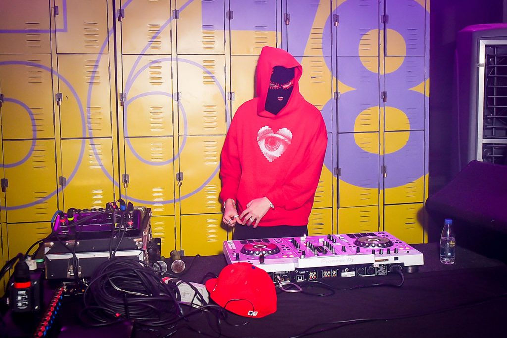 Léo Picon atacou de DJ no evento