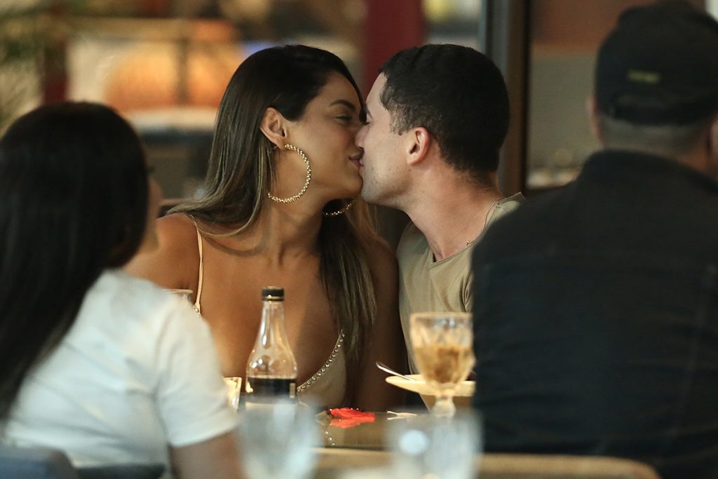 Lexa e Ricardo Vianna trocaram muitos beijos