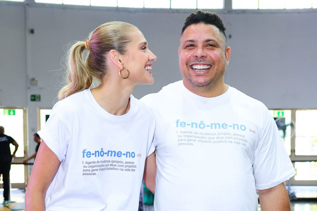 Celina Locks e Ronaldo Fenômeno esbanjaram sorrisos no evento
