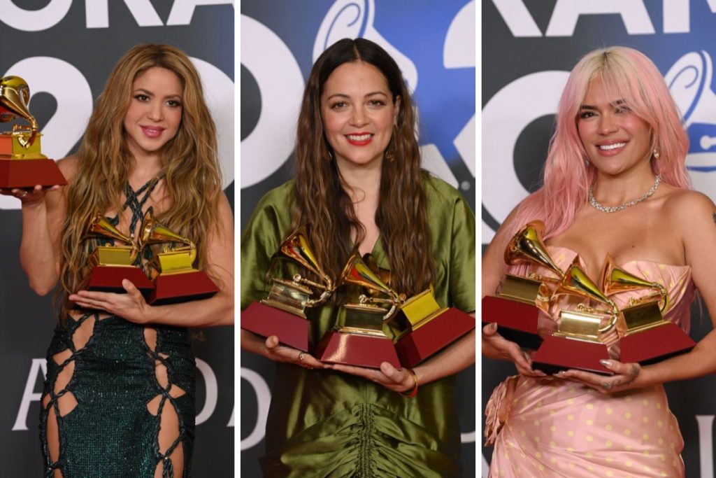 Shakira, Natalia Lafourcade e Karol G com os troféus que ganharam no Grammy Latino