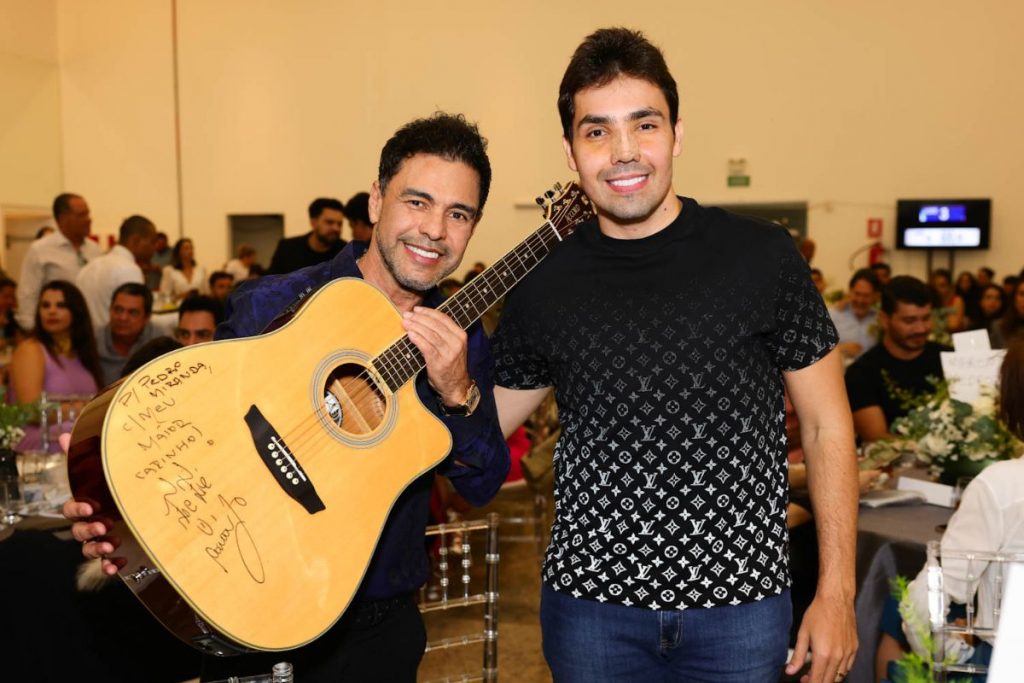 Pedro Miranda arrematou violão autografado por Zezé di Camargo