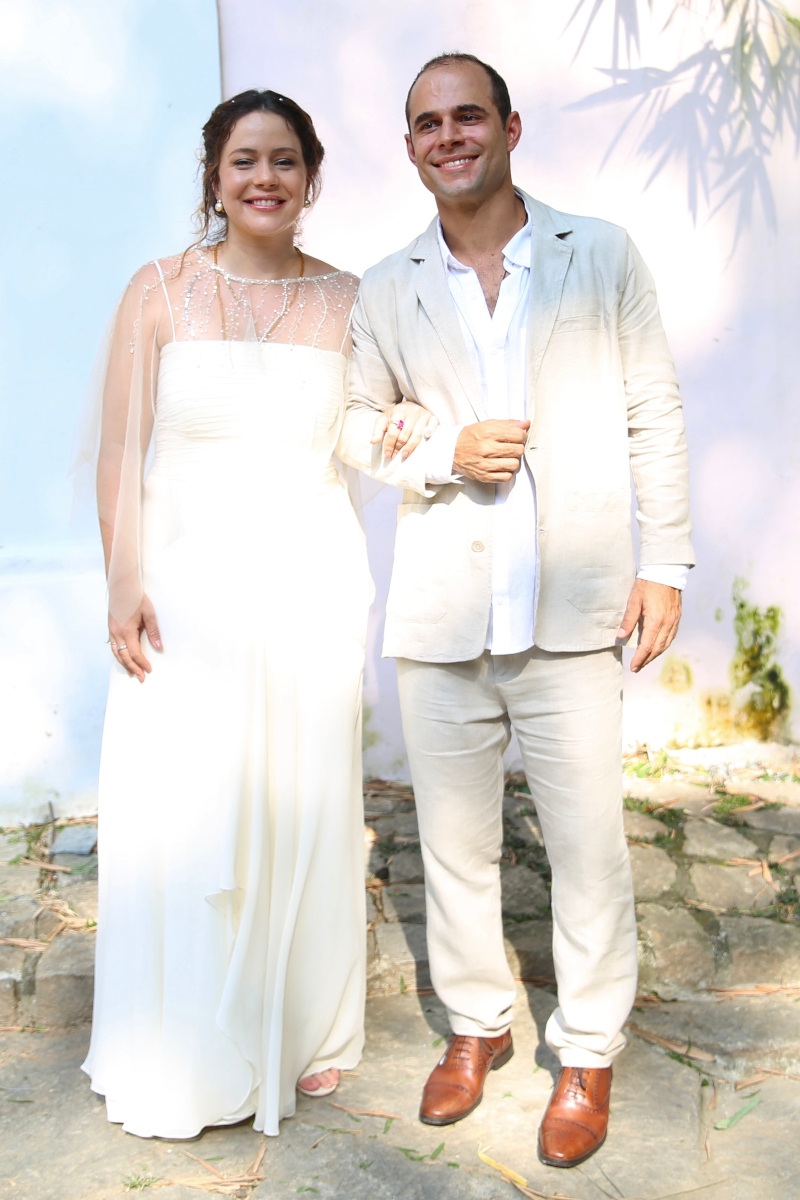 Os noivos, Leandra Leal e Guilherme Burgos 