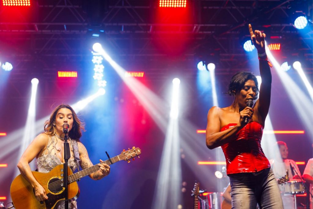 Lauana e Márcia Fu cantam "Escrito nas Estrelas" (Patrícia Devoraes/Brazil News)