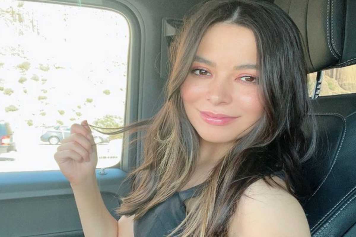 Miranda Cosgrove abre o jogo sobre cigarro e bebida