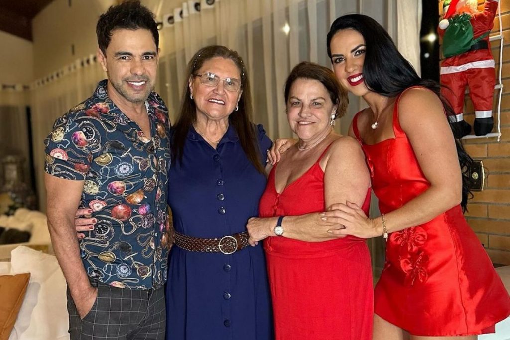 Zezé Di Camargo e Graciele Lacerda com as mães
