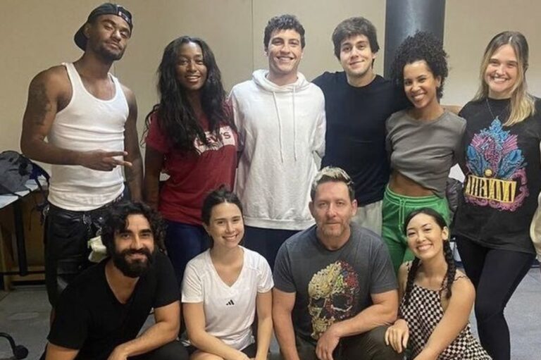 Fam lia Tudo Saiba quantos cap tulos - Elenco Novela Familia E Tudo 768x511 