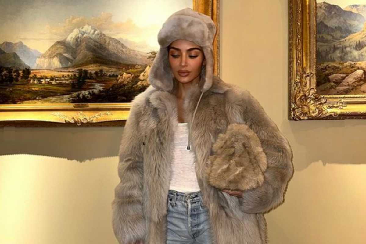 Kim kardashian com casaco de inverno, em Utah