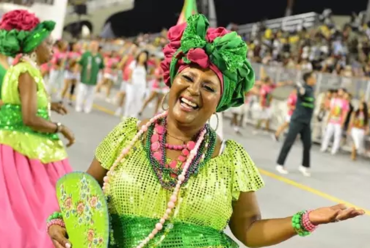 Carnaval 2024 - Baiana da escola de samba Barroca Zona Sul