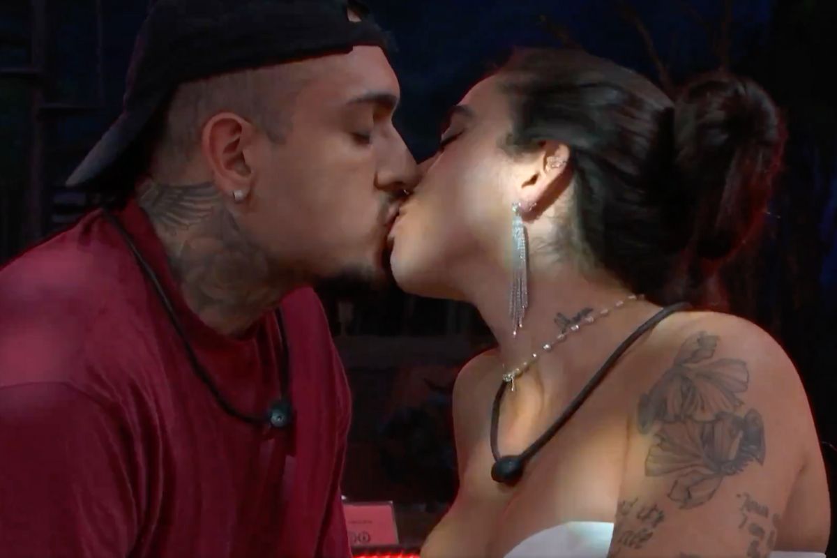 MC Bin Laden e Giovanna se beijam no BBB 24