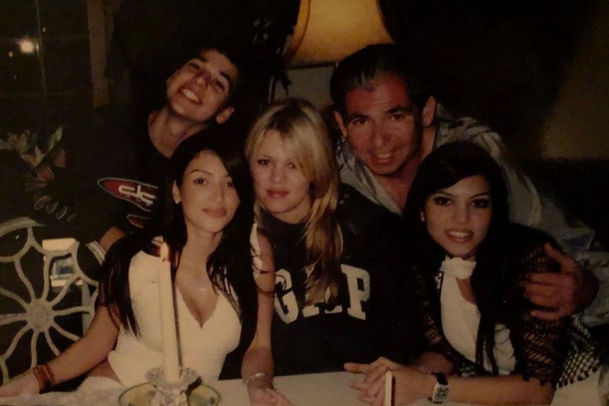 Rob Kardashian e as irmãs com o pai Robert Kardashian