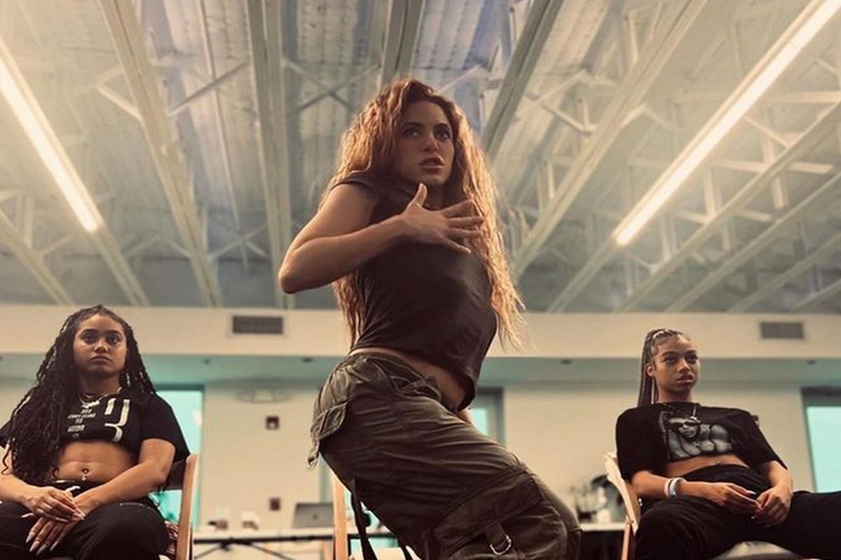 Shakira dança em ensaio